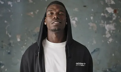 Mặc những lời chỉ trích, Pogba xuất hiện ngầu hơn siêu mẫu