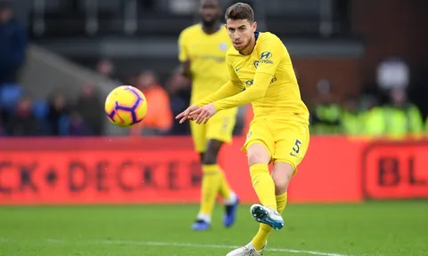 Mặc thắng lợi, trò cưng của Sarri vẫn bị Fan Chelsea chỉ trích
