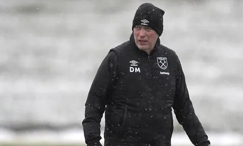 Mặc tuyết rơi, Moyes hò hét chỉ đạo học trò gây sốc cho Arsenal