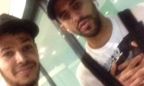 Mahrez vạ vật ở sân bay, chờ CLB mới đến rước