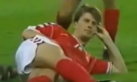 Màn ăn mừng 'huyền thoại' của tượng đài Brian Laudrup tại World Cup
