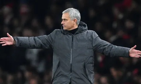 Mourinho vs Guardiola: Lệnh Hồ Xung lấy gì đấu Đông Phương Bất Bại?
