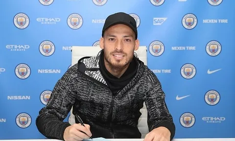 Man City trói chân thành công David Silva thêm 1 năm