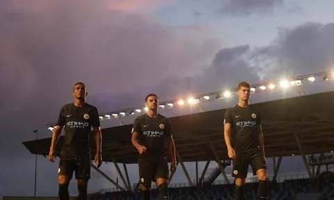Man City tung áo đấu thứ ba theo phong cách "nhà binh"