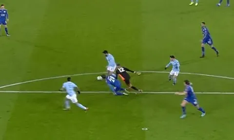 Màn trình diễn của Bravo trước Leicester City