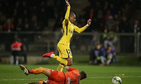 Màn trình diễn của Kylian Mbappe vs Angers