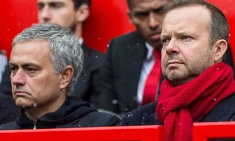 Man Utd bết bát, Ed Woodward vẫn "nể mặt" Mourinho vì chuyện này
