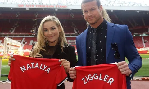 Man Utd đón 2 vị khách đặc biệt của làng WWE đến Old Trafford