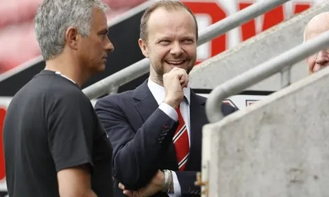 Man Utd khủng hoảng, Mourinho cần được chia sẻ trách nhiệm
