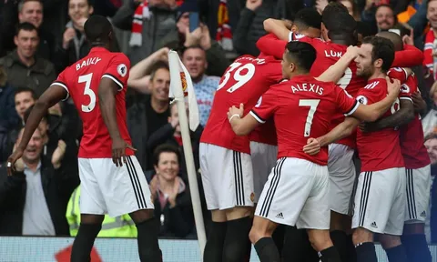 MU là khắc tinh của Liverpool, nhưng Mourinho lại là "miếng mồi ngon" của Klopp