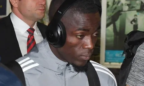 Man Utd lầm lũi rời London, Bailly như 'mất sổ gạo' khi thua Chelsea