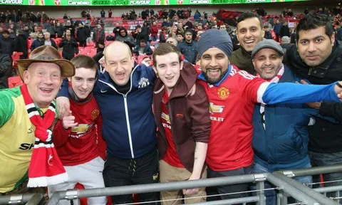 Man Utd lọt vào nhóm những đội bóng hút máu fan 'ghê' nhất NHA