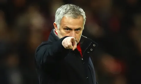 Man Utd mất top 2, Mourinho đem 3 trọng tài ra đổ lỗi