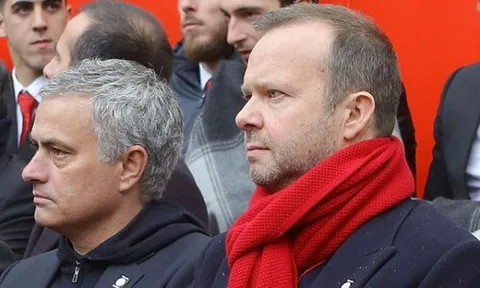 Sau Mourinho, đến lượt Ed Woodward bị CĐV Man Utd 'tổng sỉ vả'