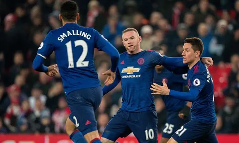 Man Utd từng gặp khó như thế nào trước Stoke City?