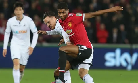 Marcus Rashford chơi đầy nỗ lực trước Swansea