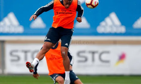 Mariano Diaz tái hiện hình ảnh của Ronaldo trong buổi tập của Real