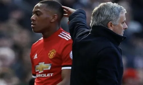 Martial phản ứng ra sao khi bị bỏ rơi ở trận đấu Tottenham?