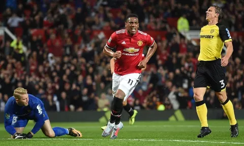 Martial tột đỉnh thăng hoa, Mourinho nói lời "mát ruột"