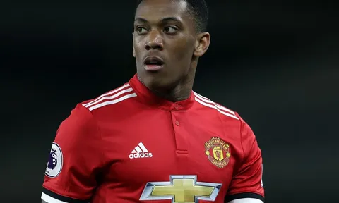 Hết được tin tưởng, sao Man Utd 'đào tẩu' đến đội bóng kình địch