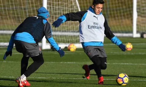 Mất Lacazette, Wenger liên tục 'nhồi bài' cho Sanchez