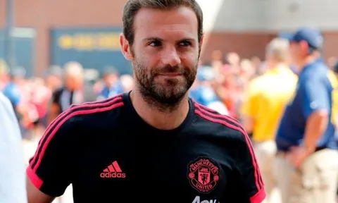 Mata phản ứng khi bị HLV Mourinho gạt khỏi danh sách đăng ký thi đấu
