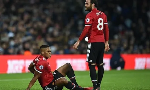Mata thất thần nhìn Valencia nghỉ đến hết năm