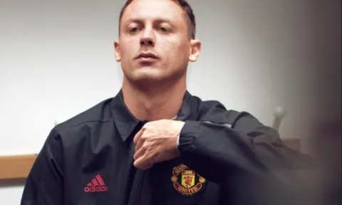 Matic cực ngầu ra mắt áo tập mới của Man United