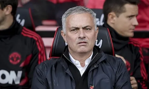 Matic tiết lộ sốc: "Cầu thủ Man Utd trốn Mourinho trên sân tập"