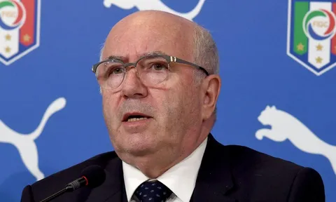 Ơn giời, cuối cùng chủ tịch LĐBĐ Italia đã lên tiếng!