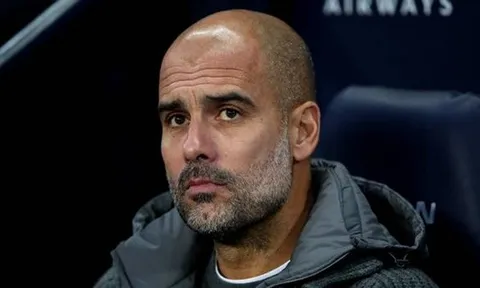 Gương mặt vô hồn của Pep vì không biết chuyện gì xảy ra với Man City
