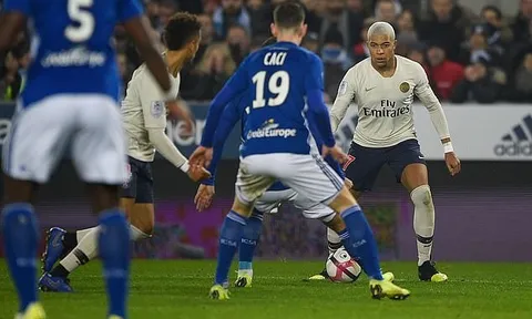 Mbappe hóa đầu bạc trong ngày PSG sẩy chân