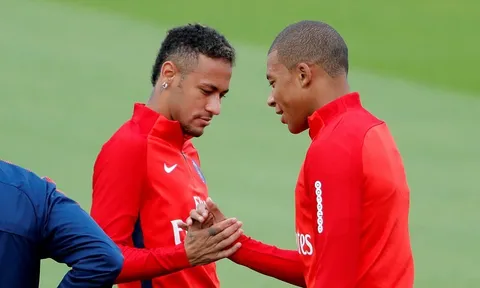 Mbappe kết thân Neymar ở buổi tập đầu tại PSG
