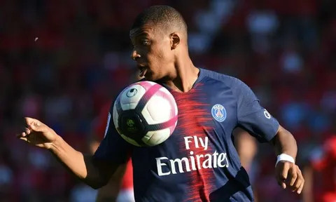 Mbappe lãnh thẻ đỏ, Tuchel bảo vệ "trò cưng" tới cùng