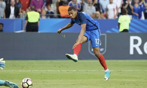 Mbappe lập kỷ lục trong ngày cập bến PSG