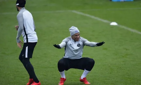 Mbappe liên tục pha trò khiến Neymar không thể nhịn cười