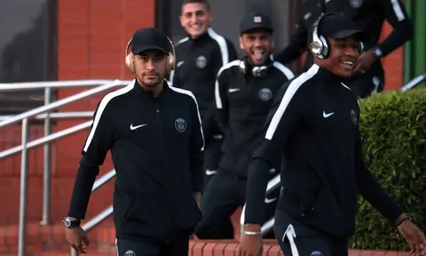 Mbappe & Neymar dẫn đầu đoàn quân PSG đổ bộ Glasgow