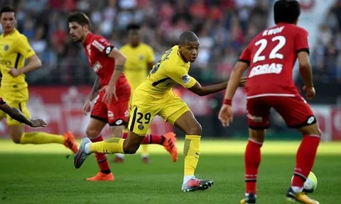 Mbappe thừa nhận gặp khó tại vị trí mới trong đội hình PSG