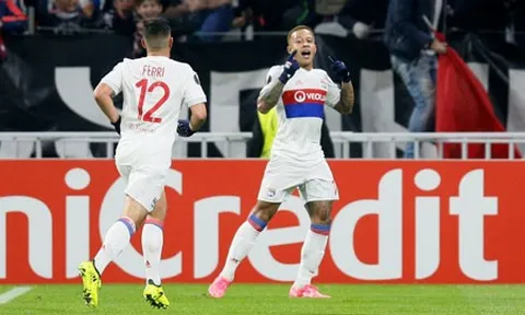 Memphis Depay lại xử lý đẳng cấp ghi bàn cho Lyon