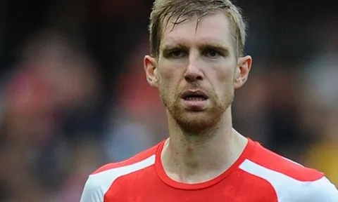 Mertesacker bị đổ tội vì bàn thua sớm của Arsenal