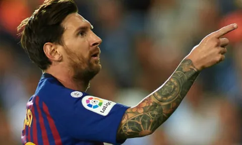 Messi 'điệu đà', bắt chước cách ăn mừng của Ronaldo