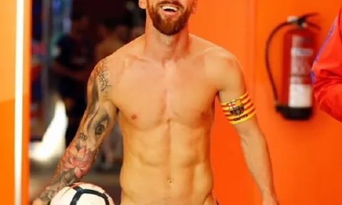 Messi khoe hình xăm mới sau đại thắng Espanyol