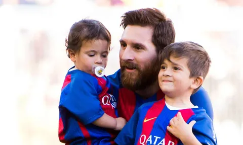 Messi tiết lộ bị con trai chỉ trích vì đá dở