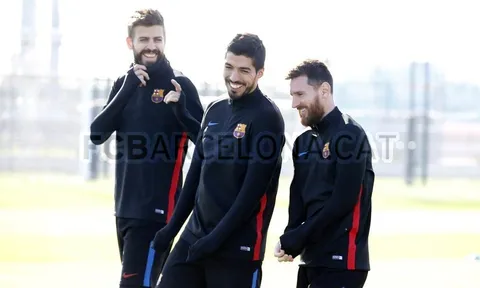 Messi và dàn sao Barca tươi rói trên sân tập, chờ hạ Juventus