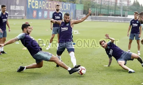 Messi và Suarez ủ mưu 'hạ gục' đồng đội trên sân tập