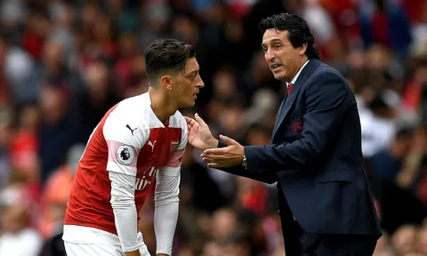 Góc Arsenal: Đây không phải thời điểm thích hợp để gạt bỏ Mesut Ozil