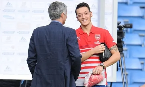 Mesut Ozil: “Chiêu đặc biệt” của Mourinho trong phiên chợ đông
