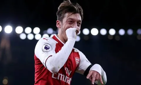 Mesut Ozil: Chờ bản lĩnh thủ quân