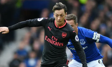 Mesut Ozil CHỐT tương lai tại Arsenal