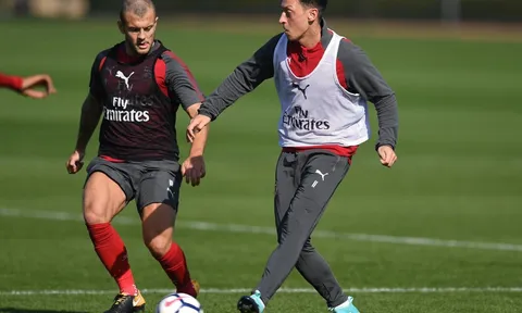 Mesut Ozil hối hả tập luyện, chờ đấu West Brom